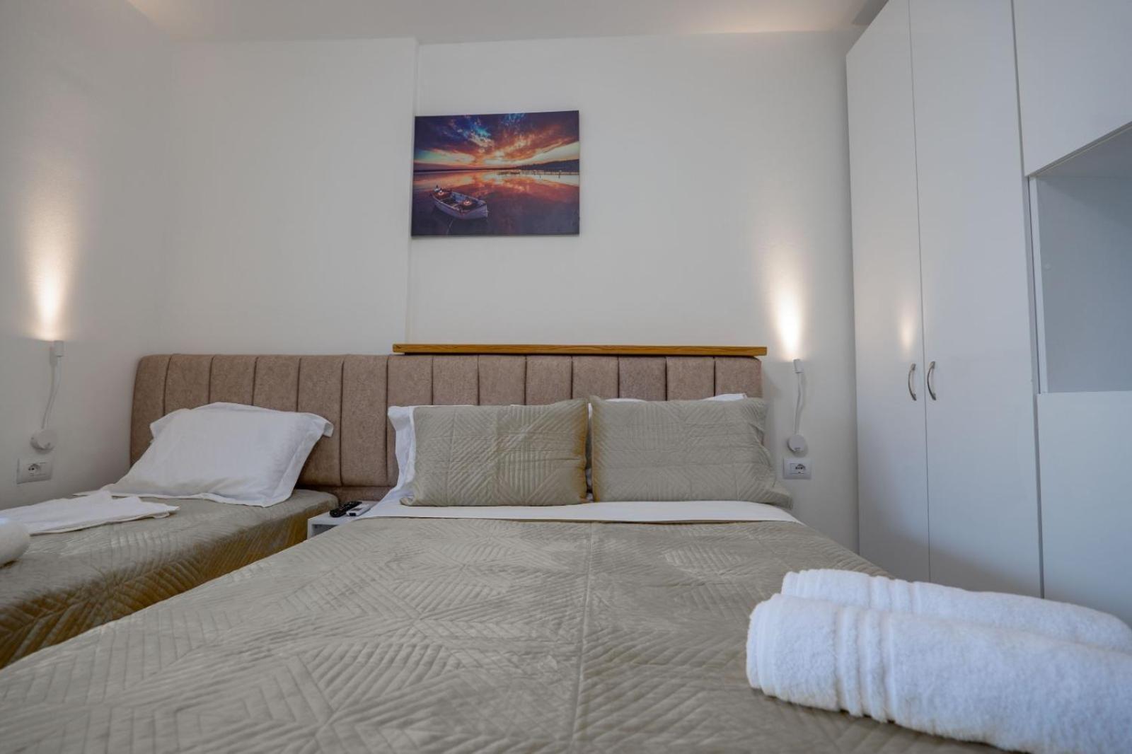 Esel Apartments Sarande Exterior photo